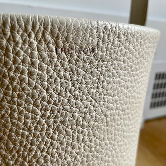 The Row Small Ivory Park Tote - Picture 4 of 7